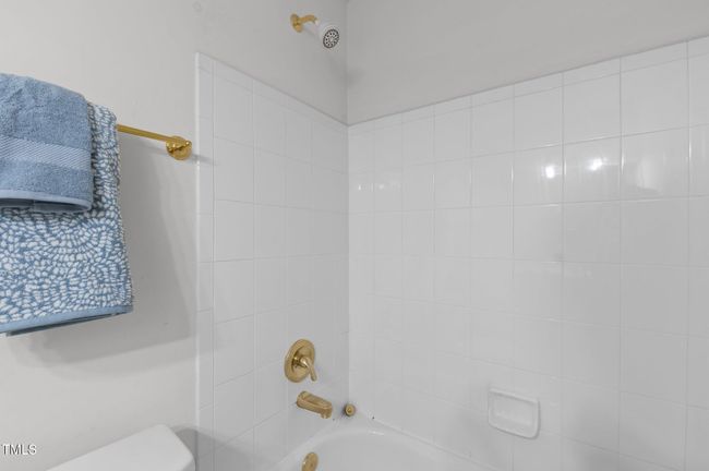 Upstairs Tub | Image 23