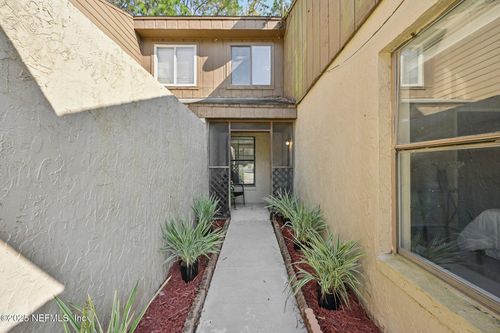 8279 Pineverde Ln, Jacksonville, FL, 32244-6231 | Card Image