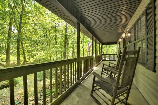 1292 Riverview Dr, Home with 3 bedrooms, 2 bathrooms and 2 parking in Ellijay GA | Image 5