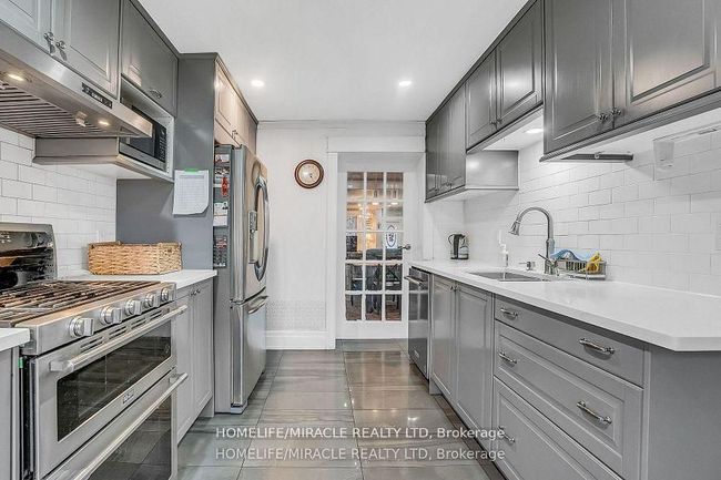 212 Symington Ave, House other with 5 bedrooms, 3 bathrooms and 1 parking in Toronto ON | Image 17
