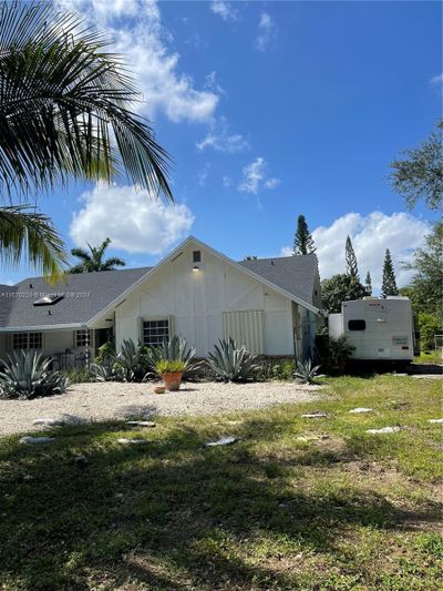 18375 SW 216 St, House other with 3 bedrooms, 2 bathrooms and null parking in Miami FL | Image 2