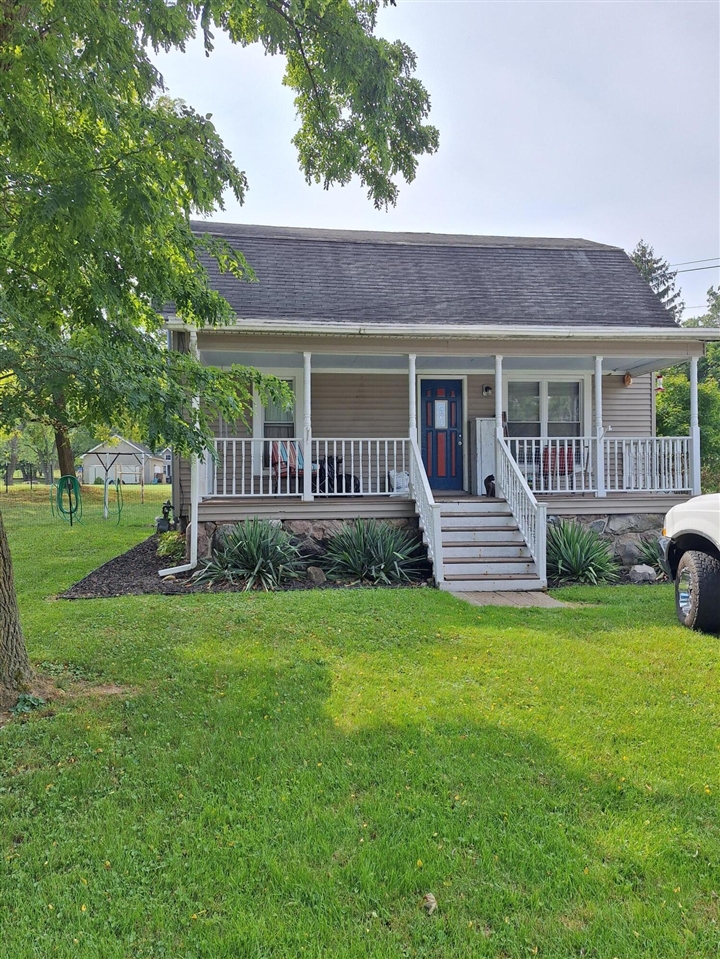 Lewis St, Hillsdale, MI 49242