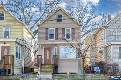 3 Sisco Pl, Clifton, NJ, 07011-4129 | Card Image