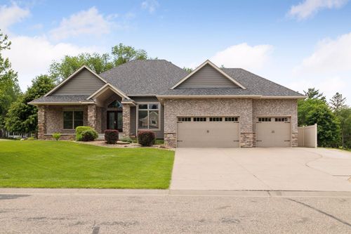 528 Park Pl, Vadnais Heights, MN, 55127-7207 | Card Image