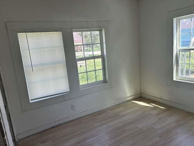 634 E Bernard St, House other with 2 bedrooms, 1 bathrooms and null parking in West Columbia TX | Image 4
