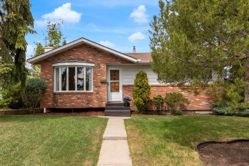 77 Hogarth Cres Sw, Calgary, AB, T2V3A8 | Card Image