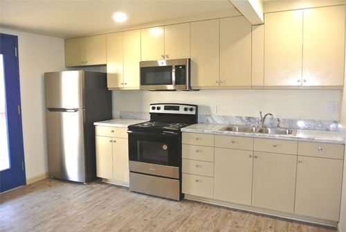 apt-103-111 W 2nd St, Elgin, TX, 78621-2376 | Card Image