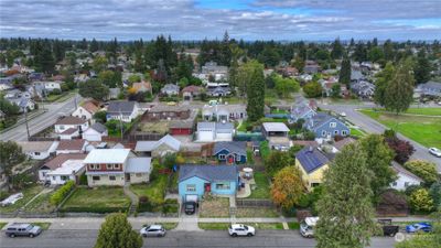 The property is conveniently located in North Tacoma, near Jefferson Park, 6th Ave, Proctor, and the University of Puget Sound. | Image 2