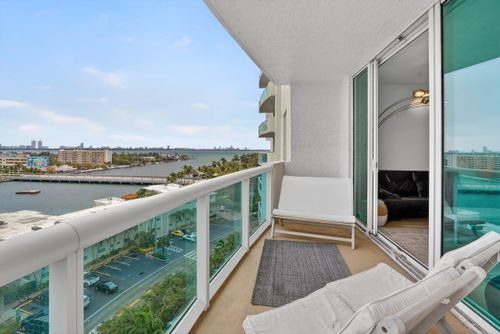 902-7910 Harbor Island Dr, North Bay Village, FL, 33141-3394 | Card Image