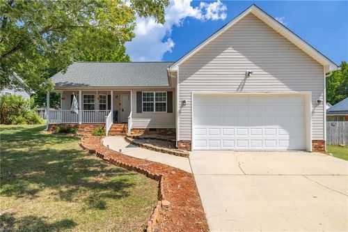 21 Oak Meadow Ln, Thomasville, NC, 27360-3264 | Card Image