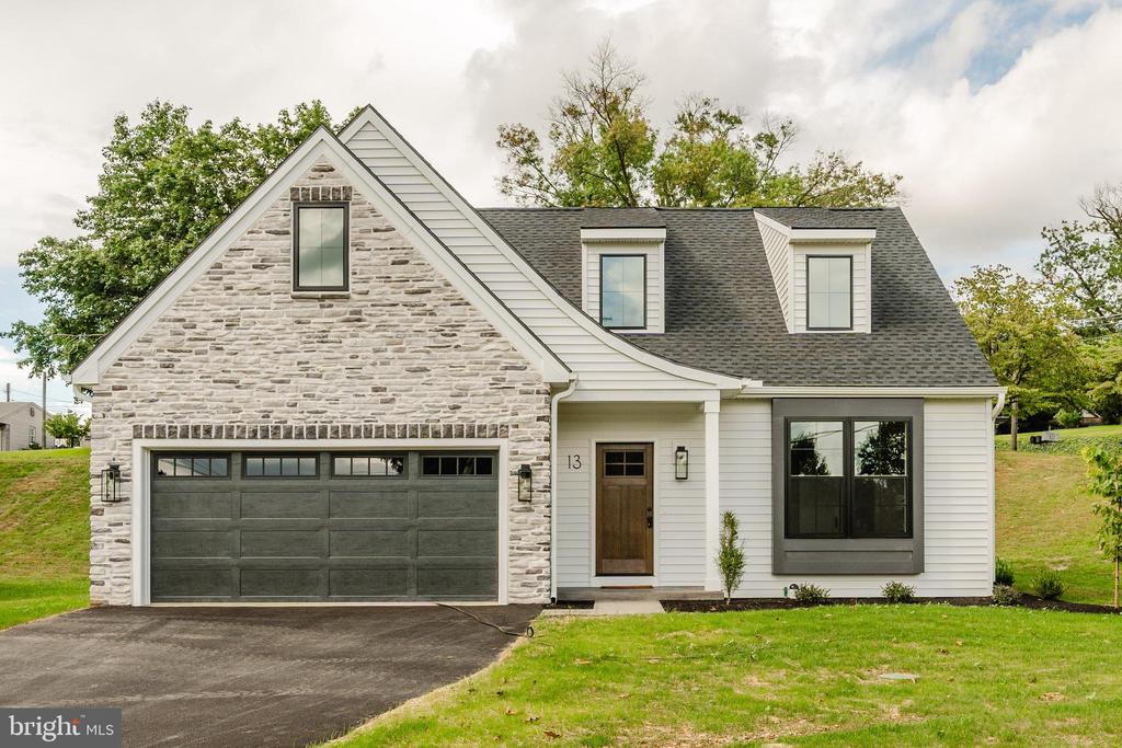 Lauber Rd, Akron, PA 17501