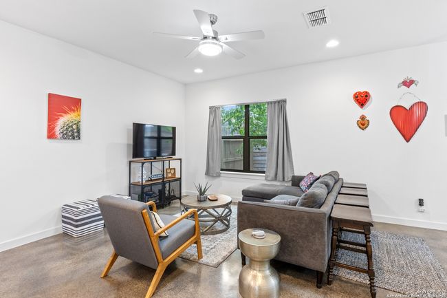 UNIT-401 - 211 Utah St, Townhouse with 2 bedrooms, 3 bathrooms and null parking in San Antonio TX | Image 9