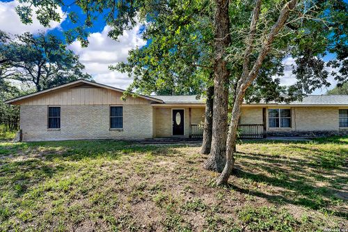 2043 Bentwood Dr, Floresville, TX, 78114-6727 | Card Image