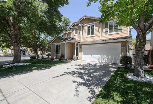 555 Centre Court Dr, Tracy, CA, 95376-4950 | Card Image