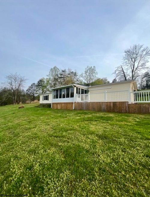 3091 State St, Gassaway, WV, 26624-7851 | Card Image
