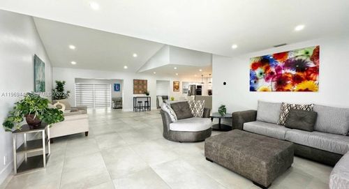 13513 Sw 5th St, Miami, FL, 33184-1042 | Card Image