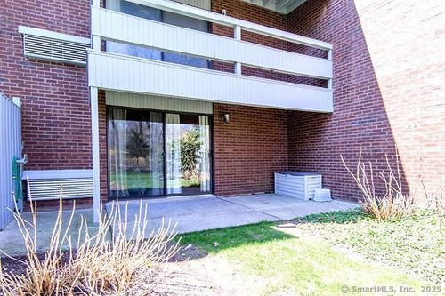 84-84 Wilton Crst, Wilton, CT, 06897-4000 | Card Image