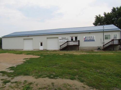 209 Maple St, Olin, IA, 52320-9687 | Card Image