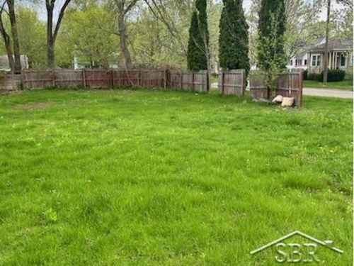 206 Villaire St, Essexville, MI, 48732-1166 | Card Image