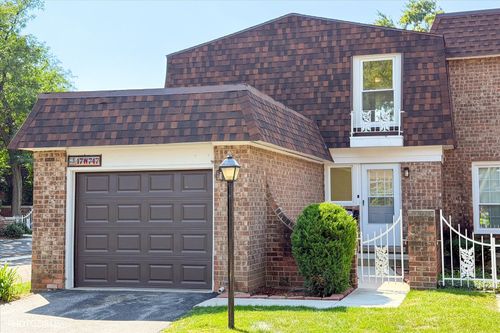 17W747 Standish Ln, Villa Park, IL, 60181-3729 | Card Image