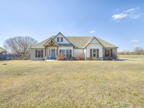 802 S Susan Avenue, Wagoner, OK, 74467 | Card Image