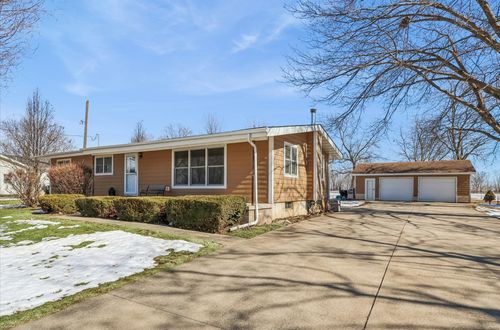 3935 Ne 49th St, Des Moines, IA, 50317-8017 | Card Image