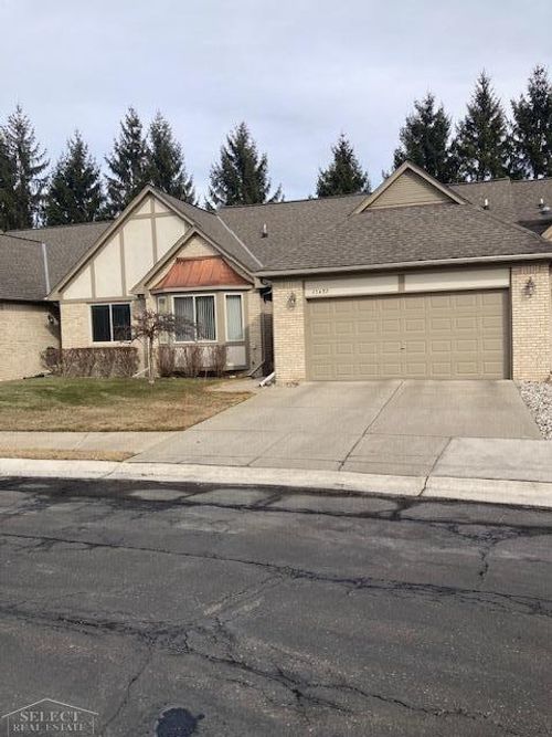 15437 Pebble Pointe Dr, Clinton Twp, MI, 48038-5130 | Card Image