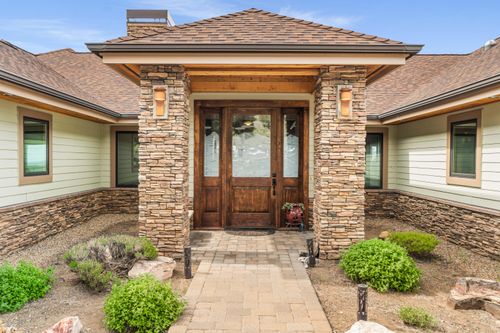 10715 Rockside Ct, Redmond, OR, 97756-7401 | Card Image