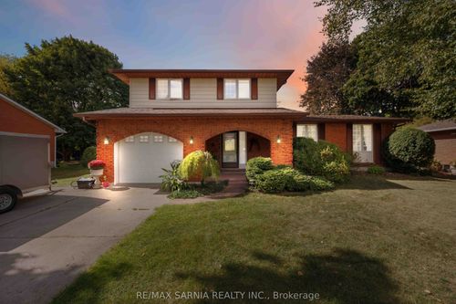 26 Park Lane, Forest, ON, N0N1J0 | Card Image