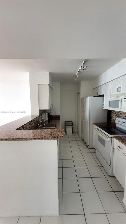 2805-1155 Brickell Bay Dr, Miami, FL, 33131 | Card Image
