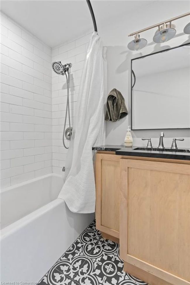 210 King St E, House other with 3 bedrooms, 2 bathrooms and 2 parking in Atwood ON | Image 24