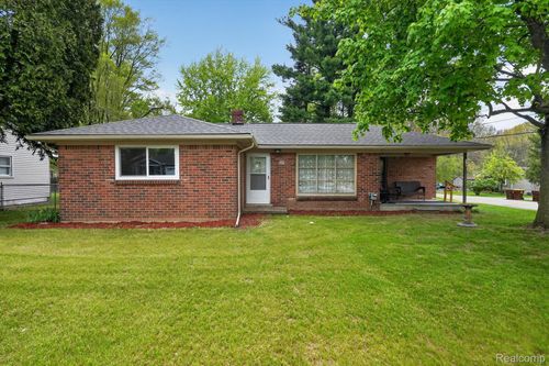 403 Pond St, Pinckney, MI, 48169-9703 | Card Image