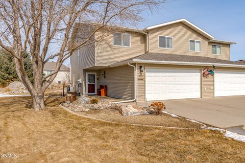 942 Canada Ave, Bismarck, ND, 58503-1801 | Card Image
