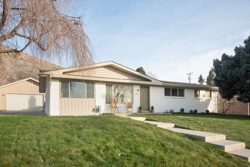 215 S 1300 E, Pleasant Grove, UT, 84062-3241 | Card Image