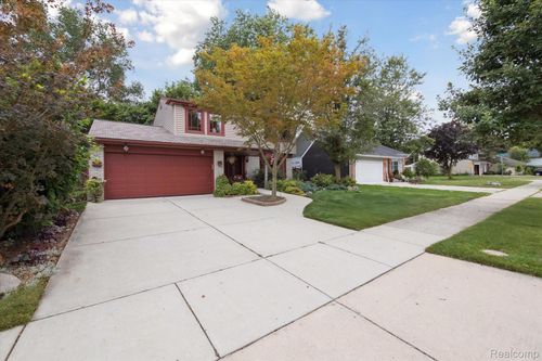 42359 Park Ridge Rd, Novi, MI, 48375-2654 | Card Image