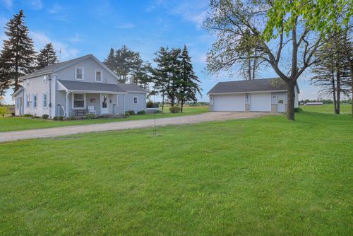 5450 Beechnut Dr, Kewaskum, WI, 53040-9452 | Card Image
