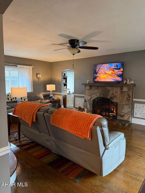 3412 Oneida Ave, Altoona, PA, 16602-3230 | Card Image