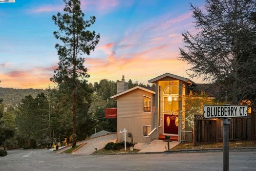 205 Blueberry Dr, Scotts Valley, CA, 95066-4617 | Card Image