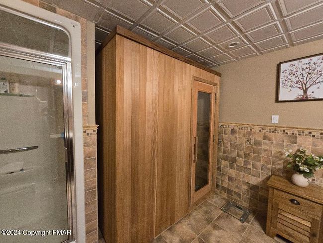 BATH W SAUNA | Image 71