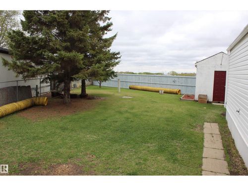 1118 Lakevista Dr, House with 3 bedrooms, 2 bathrooms and null parking in Sherwood Park AB | Card Image