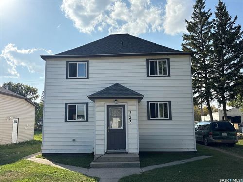 323 9th St S, Humboldt, SK, S0K2A0 | Card Image