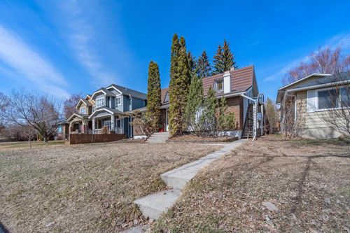2008 20 Avenue Nw, Home with 5 bedrooms, 3 bathrooms and 3 parking in Calgary AB | Card Image
