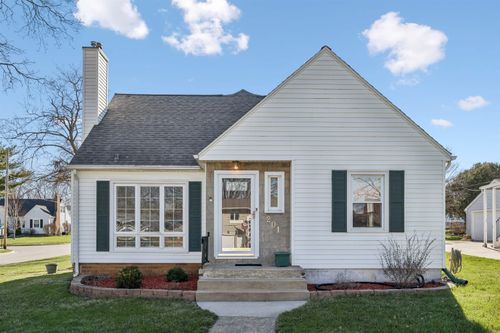 201 Derbyshire Rd, Waterloo, IA, 50701-4147 | Card Image