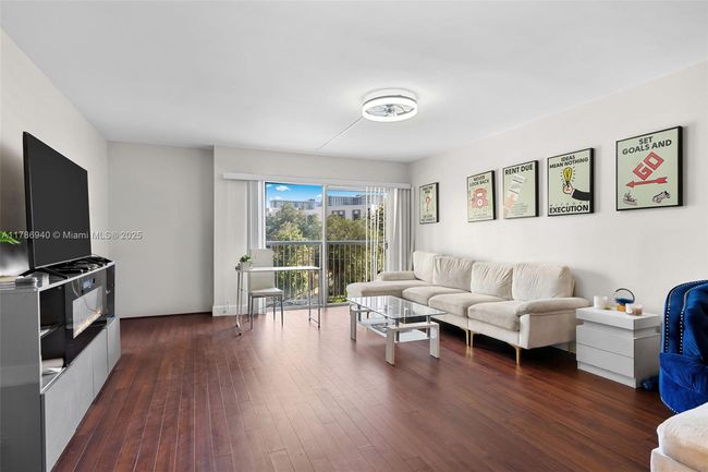 APT-402 - 17800 Atlantic Blvd, Condo with 1 bedrooms, 2 bathrooms and null parking in Sunny Isles Beach FL | Image 9