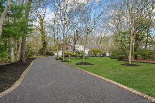61 Park Ave, Blue Point, NY, 11715-1040 | Card Image