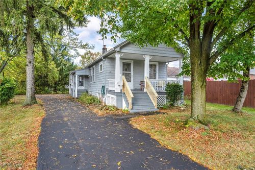 6030 Dunham Rd, Maple Heights, OH, 44137-4462 | Card Image