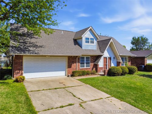 8941 E 56th Pl, Tulsa, OK, 74145-7937 | Card Image