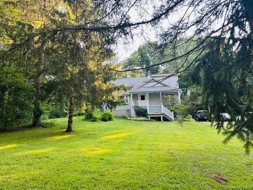 93 Glanhope Rd, Hopewell Junction, NY, 12533-7433 | Card Image