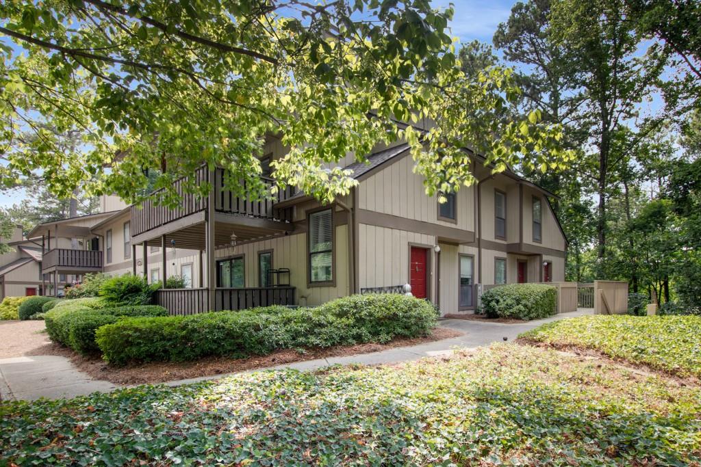 Woodcliff Dr, Sandy Springs, GA 30350