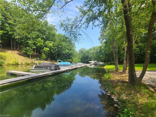 450 Crossing Creek Dr, Belews Creek, NC, 27009-9773 | Card Image